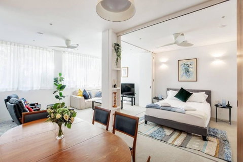 New York Warehouse Style In A Modern Passive House - Sunshine Coast Guide 1