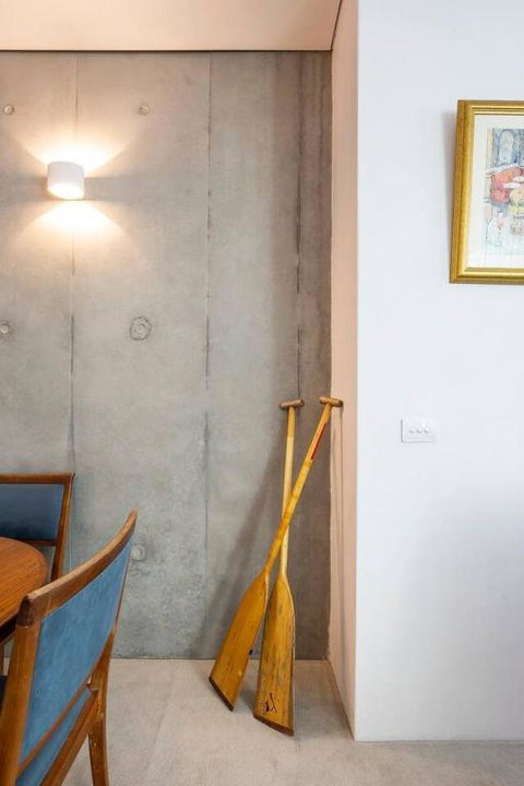 New York Warehouse Style In A Modern Passive House - Sunshine Coast Guide 3
