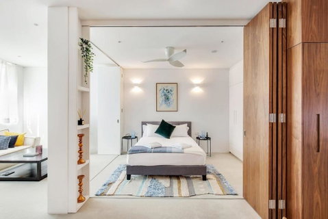New York Warehouse Style In A Modern Passive House - Sunshine Coast Guide 0