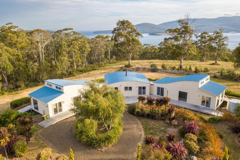 Newhaven - Sunshine Coast Guide 0