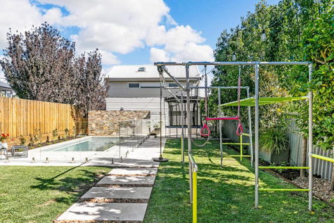 Mosman Park Prestige - Sunshine Coast Guide 1
