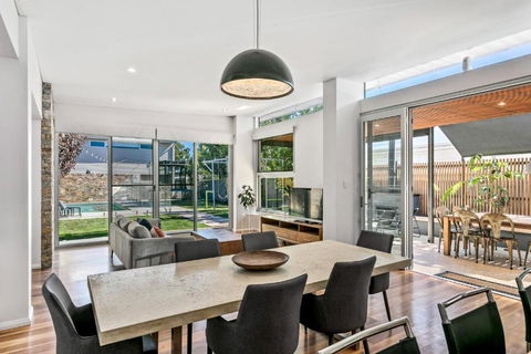 Mosman Park Prestige - Sunshine Coast Guide 2