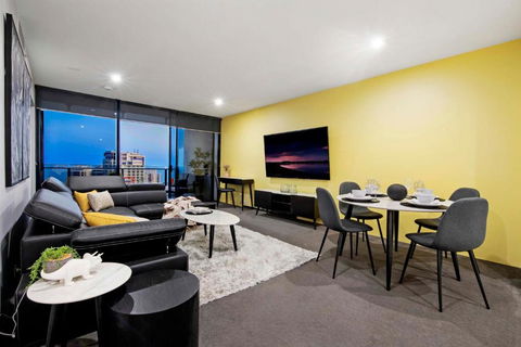 OCEAN VIEW - One Bedroom Spa Apartment - Circle On Cavill - Self Contained, Privately Managed - Sunshine Coast Guide 2