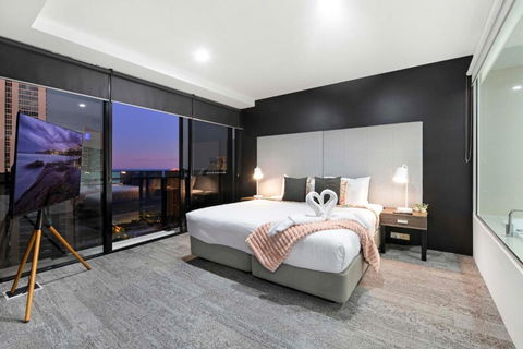 OCEAN VIEW - One Bedroom Spa Apartment - Circle On Cavill - Self Contained, Privately Managed - Sunshine Coast Guide 0