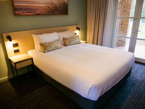 Nightcap At Hinterland Hotel Nerang - Sunshine Coast Guide 2