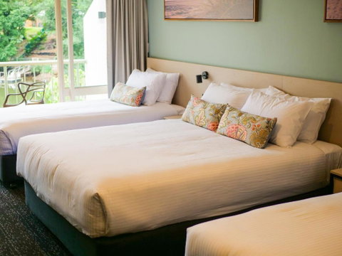 Nightcap At Hinterland Hotel Nerang - Sunshine Coast Guide 3
