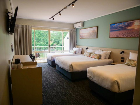 Nightcap At Hinterland Hotel Nerang - Sunshine Coast Guide 1