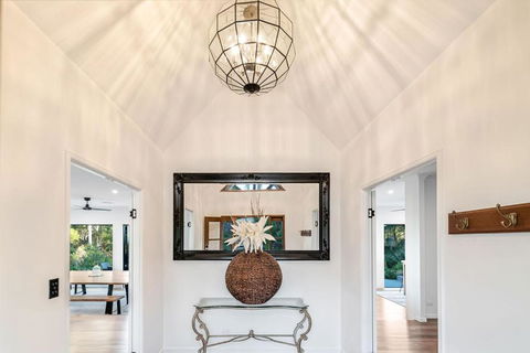 Ninderry Manor-Spectacular Hinterland Retreat - Sunshine Coast Guide 3