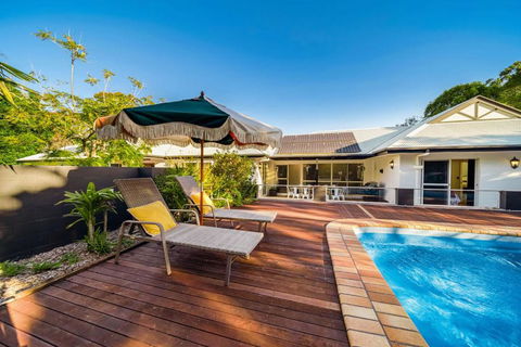 Ninderry Manor-Spectacular Hinterland Retreat - Sunshine Coast Guide 2