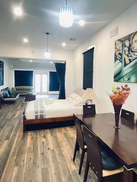 Northcote Spacious Studio - Sunshine Coast Guide 0