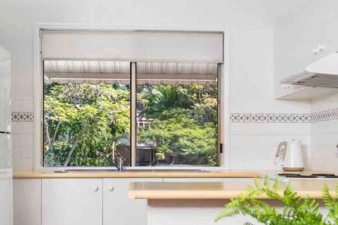 NORTH BYRON BEACH HOUSE Surf Sun Sand - Sunshine Coast Guide 0