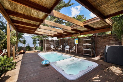 Oasis By Beach Stays - Sunshine Coast Guide 2