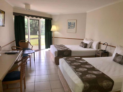 Ocean International Hotel - Sunshine Coast Guide 1