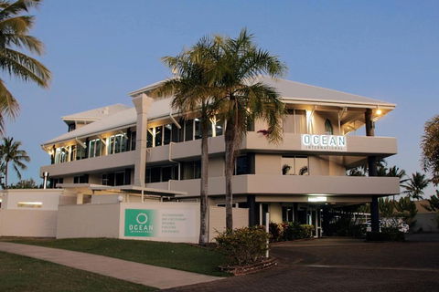 Ocean International Hotel - Sunshine Coast Guide 0