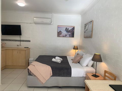 Ocean Shores Motel - Sunshine Coast Guide 0