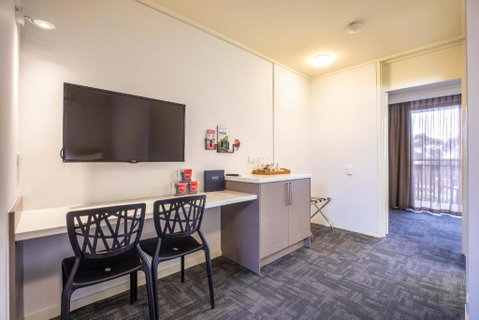 Nightcap At Shoppingtown Hotel - Sunshine Coast Guide 3