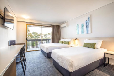 Nightcap At Shoppingtown Hotel - Sunshine Coast Guide 1