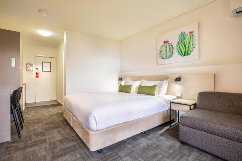 Nightcap At Shoppingtown Hotel - Sunshine Coast Guide 0