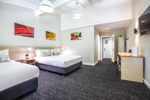Nightcap At The Ranch Hotel - Sunshine Coast Guide 0