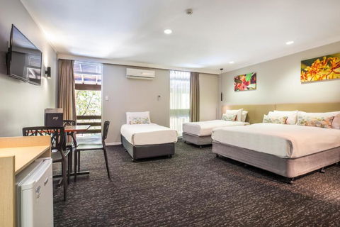 Nightcap At The Ranch Hotel - Sunshine Coast Guide 2