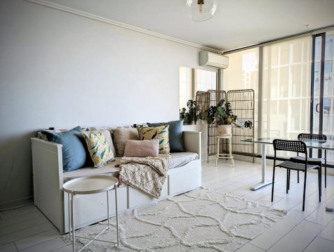 Ocean View Apartment Close To CBD With Indoor Pool. - Sunshine Coast Guide 3
