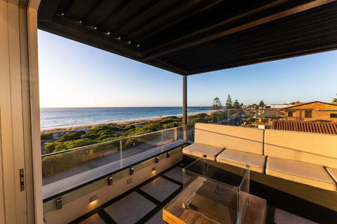 Ocean View Villa With Pool Spa & Cinema - Sunshine Coast Guide 3