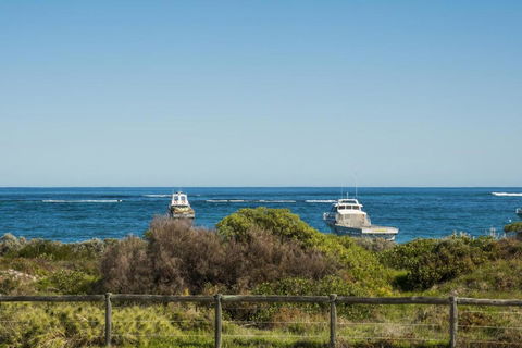 Oceans Waves - Luxury Apartment With Ocean Views - Sunshine Coast Guide 0