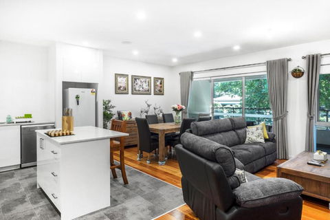 Olinda Village Apartment - A2 - Sunshine Coast Guide 0