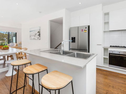 Osprey Mornington - Sunshine Coast Guide 0