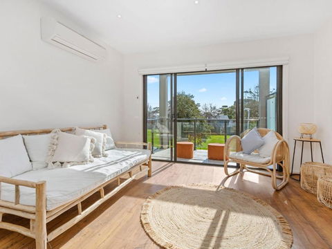 Osprey Mornington - Sunshine Coast Guide 1