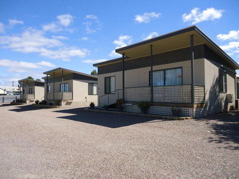 Oval Motel - Murray Bridge - Sunshine Coast Guide 0