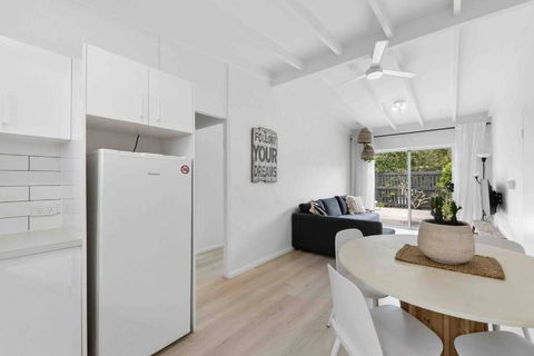 PA2 Stunning Sunshine Beach Apt Pets Welcome - Sunshine Coast Guide 1