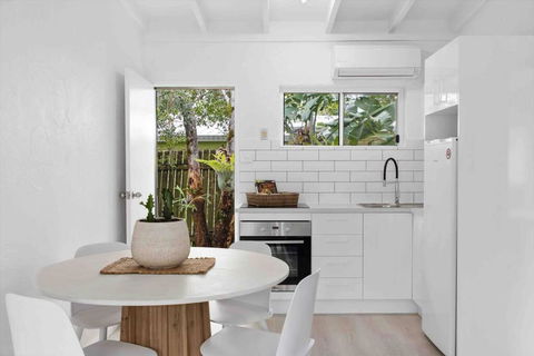 PA2 Stunning Sunshine Beach Apt Pets Welcome - Sunshine Coast Guide 2