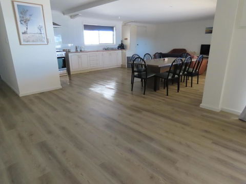 PACEYS PLACE - Sunshine Coast Guide 1