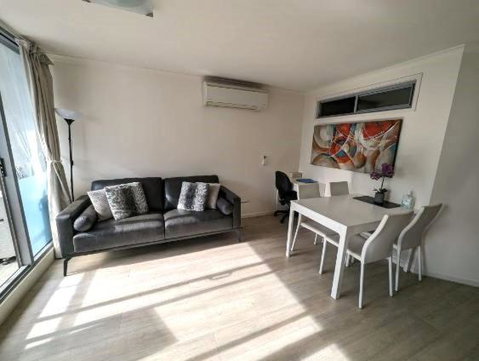 Onsite Parking, Self Check-in - Sunshine Coast Guide 1