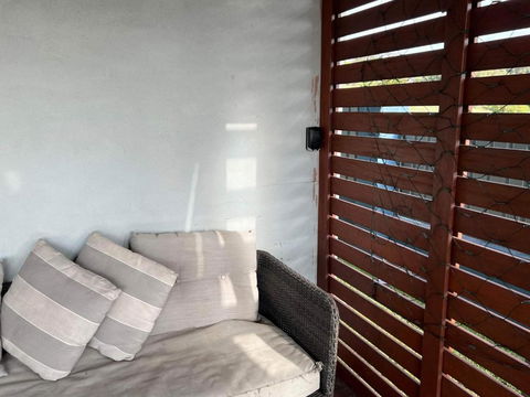 One Bedroom CBD Unit, Walk To Beaches & Cafes - Sunshine Coast Guide 3