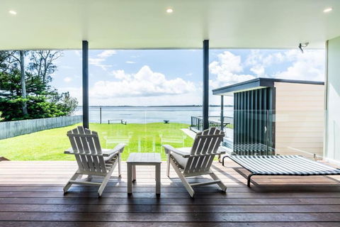 On The Corso - Sun-soaked Serenity With Lake Access - Sunshine Coast Guide 0