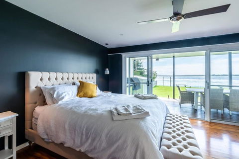 On The Corso - Sun-soaked Serenity With Lake Access - Sunshine Coast Guide 1