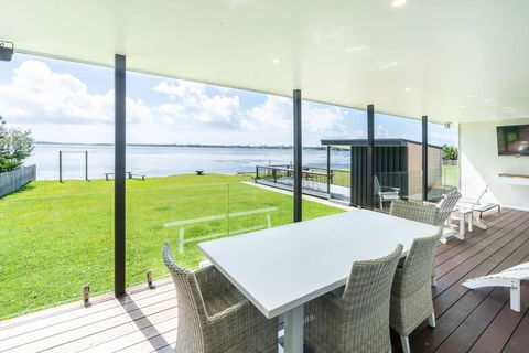 On The Corso - Sun-soaked Serenity With Lake Access - Sunshine Coast Guide 2