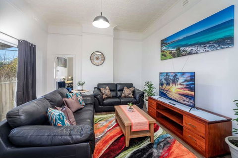 Paddington Villa 1 - Free Wi-fi, Netflix - Sunshine Coast Guide 1