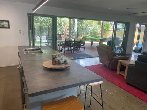 Pandanus Paradise. Newly Renovated 4 Bedroom Home - Sunshine Coast Guide 2