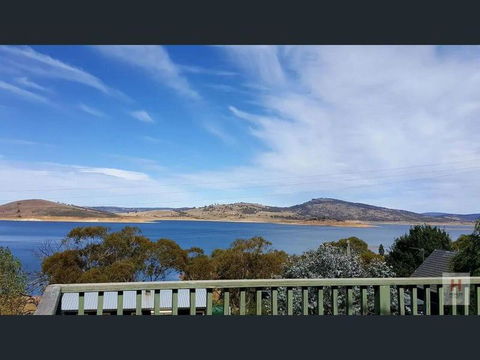 Panoramic Lake View - Sunshine Coast Guide 1
