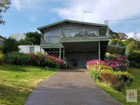 Panoramic Lake View - Sunshine Coast Guide 2