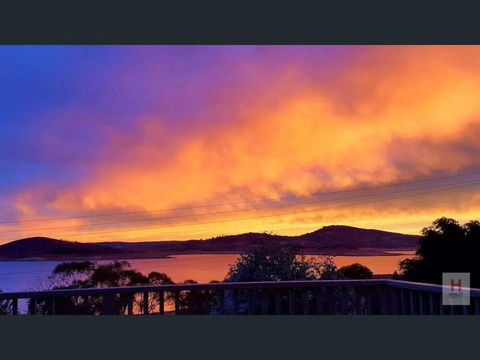 Panoramic Lake View - Sunshine Coast Guide 0