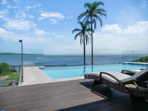Panoramic Lakefront 6 BDRM Villa - Sunshine Coast Guide 0