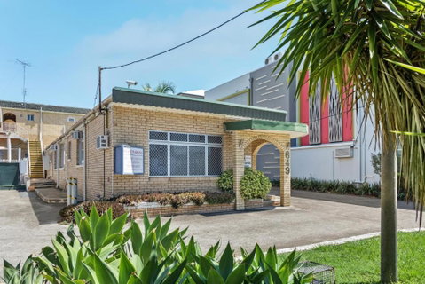 Paramount Motel - Sunshine Coast Guide 0