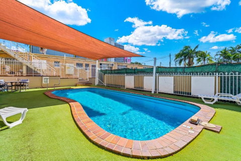Paramount Motel - Sunshine Coast Guide 2