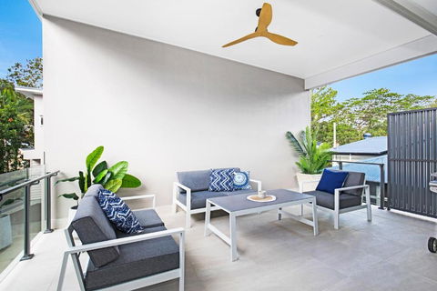 Park Avenue Terrace House Sleeps 9 - Sunshine Coast Guide 3
