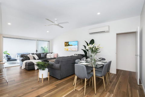 Park Avenue Terrace House Sleeps 9 - Sunshine Coast Guide 2