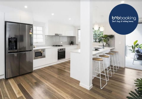 Park Avenue Terrace House Sleeps 9 - Sunshine Coast Guide 0